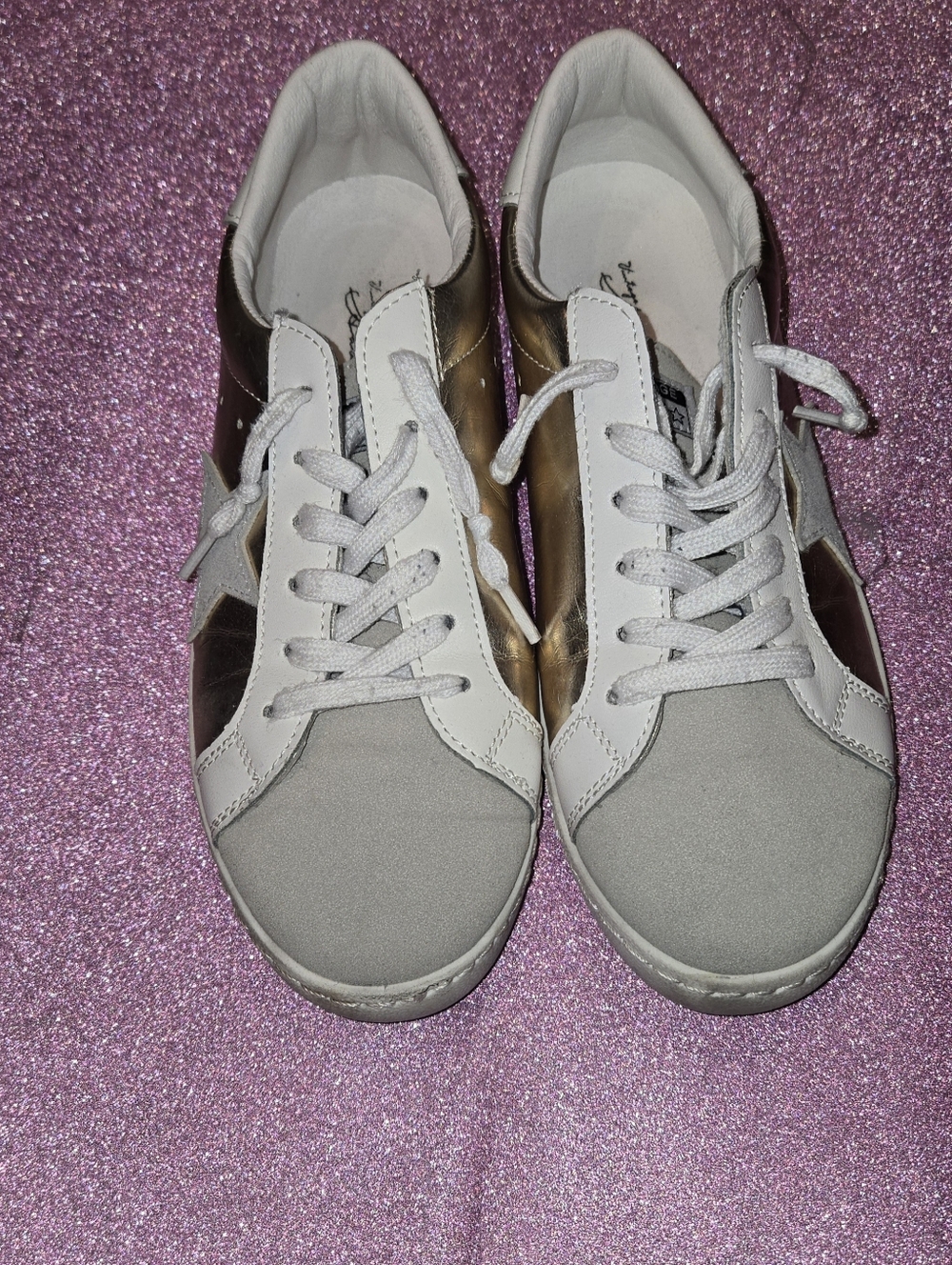 Preowned Good Condition Womens Fashion Sneakers Size-8.5